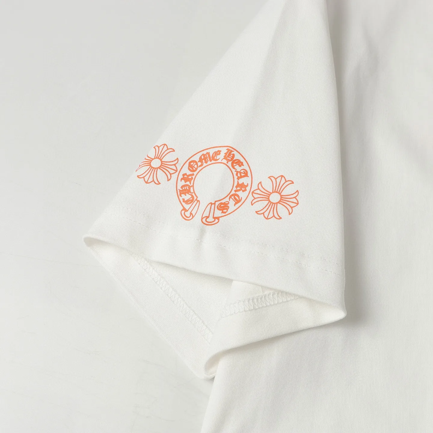 🅿️170 Chrome hearte/Chrome heart ch 25ss early spring new Sanskrit printed short-sleeved T-shirt. A must-have item for daily commuting for men and women in light luxury. The correct version is welcome to compare. Detailed features: ·280 grams of 100% pure cotton double yarn jersey fabric. ·Custom-dyed in the same vat with special thickened 32 counts of double-strand 1x1 thread. ·Double-needle cross-stitch technology. ·Original main mark washed hangtag. Color: black white. Size: XS-L